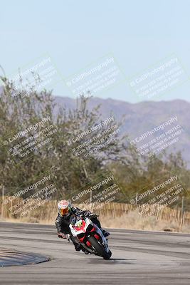 media/Dec-01-2025-Moto Forza (Mon) [[2daa91e15f]]/3-Beginner Group/Session 3 (Turn 3)/